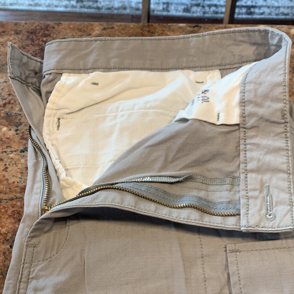 Almost new mens cargo shorts - Picture 3 of 4